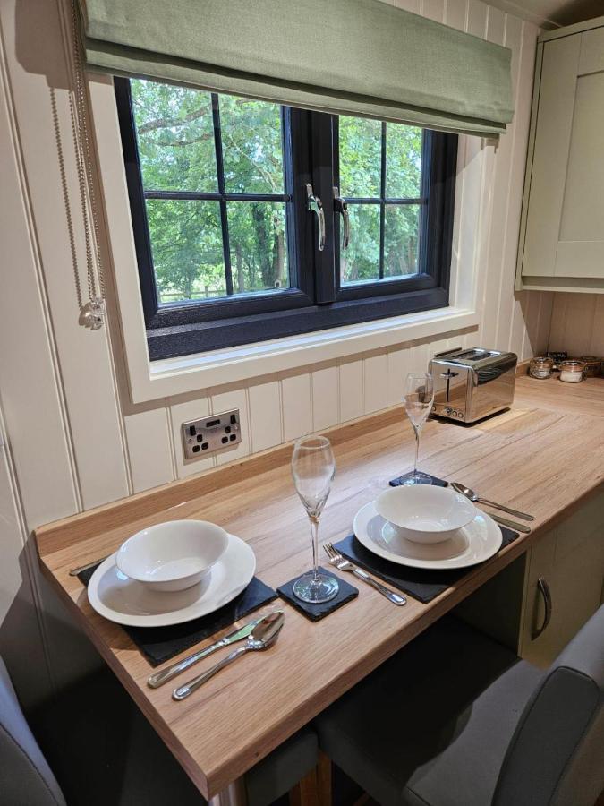 Woodland Shepherds Hut - 'Saga' Карнарвон Экстерьер фото